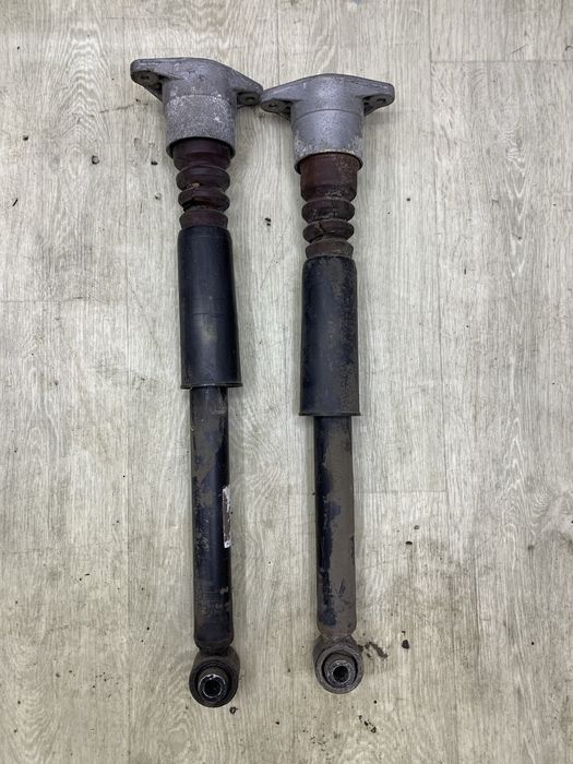 Стойки задні Audi A4 B6 ауді а4 б6 арматизатори