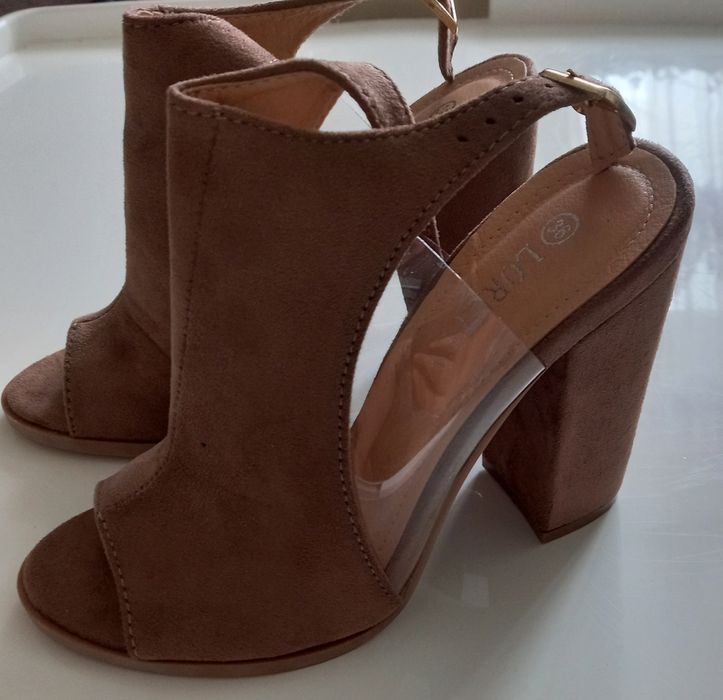 Жіночі босоніжки