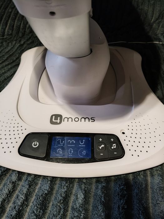 Заколисуючий центр 4moms 4.0