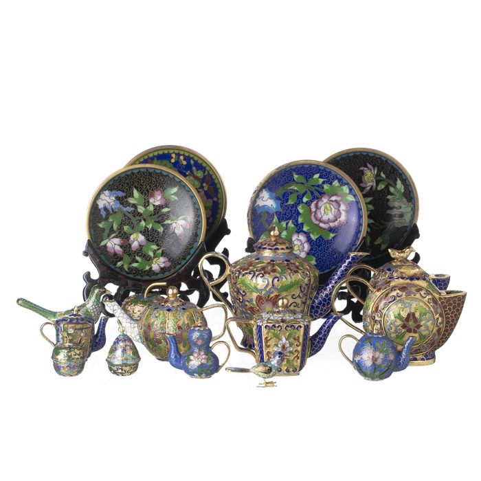Conjunto de dezassete minaturas chinesas Cloisonne
