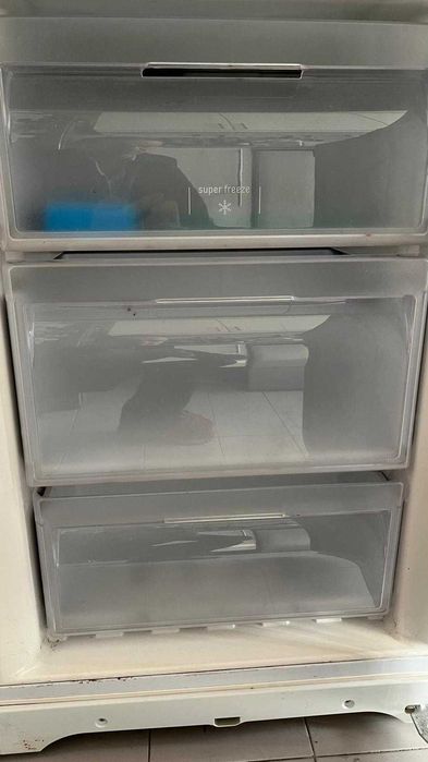 Frigorífico Combinado Hotpoint Ariston A+ No-Frost pouco uso