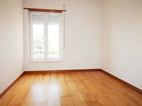 Arrendamento de apartamento T2 na Rua António Maria de Sousa