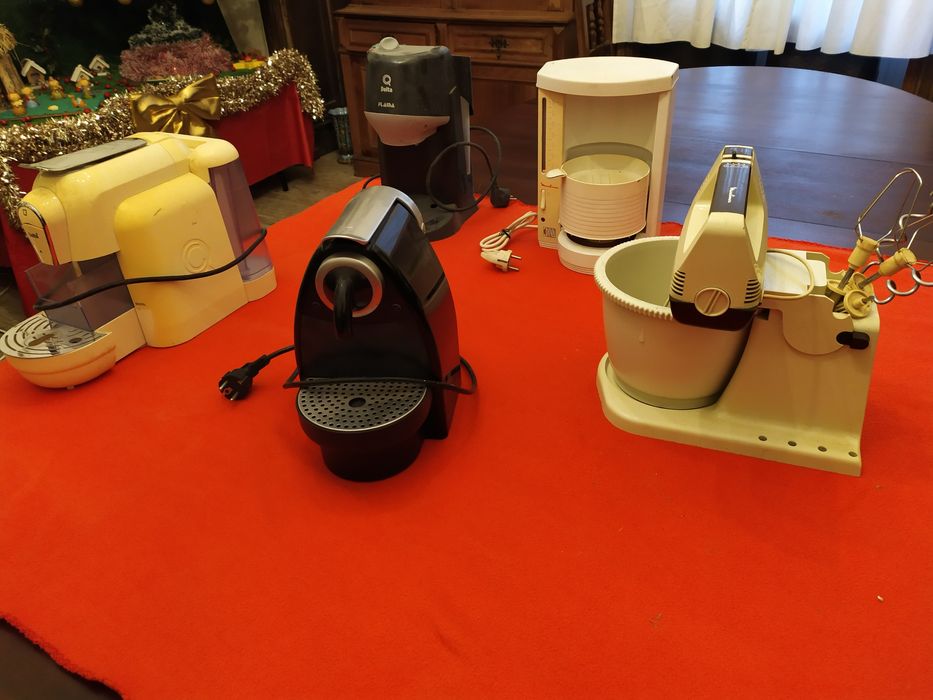 Diversas máquinas de café para peças ou reparação