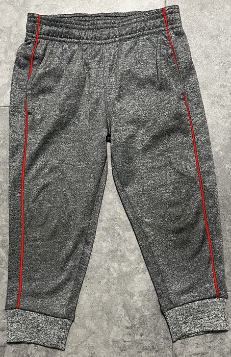 Szare spodnie dresowe śliskie Puma rozmiar 104