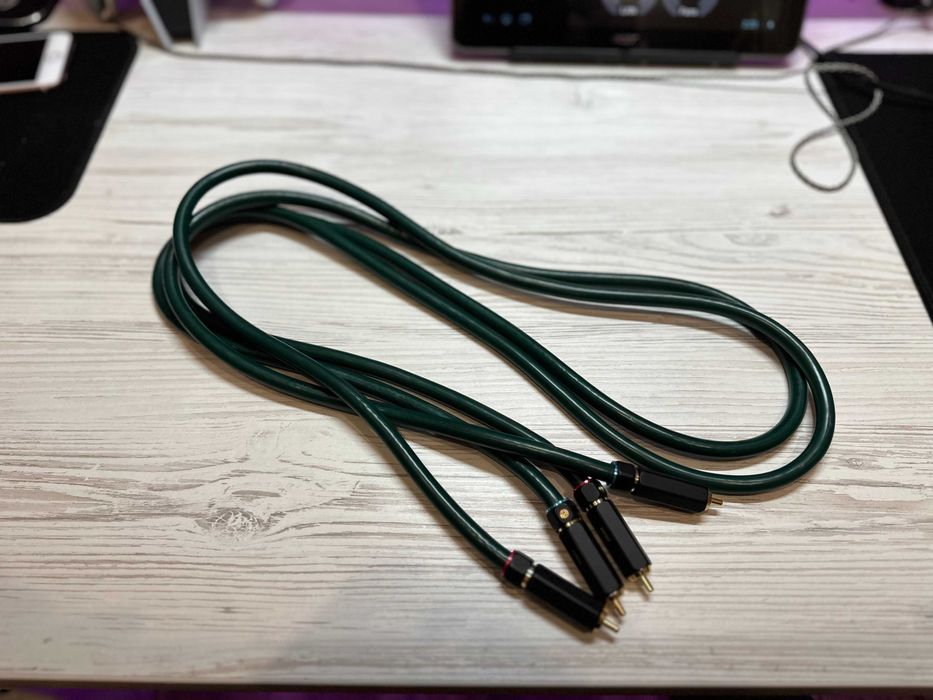 Кабель Furutech 2 RCA to 2 RCA