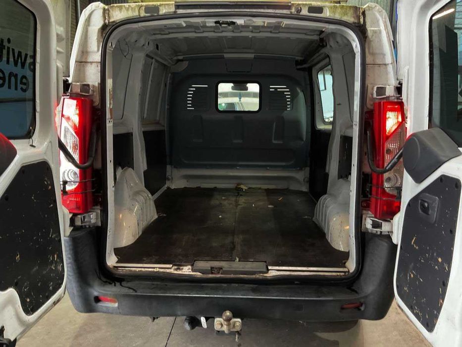 Wypożyczalnia Wynajem busa Wynajem Jumpy blaszak dostawczak HAK long