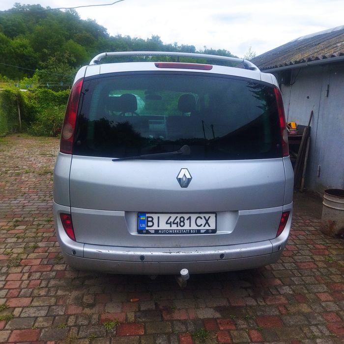 Семимісний мінівен