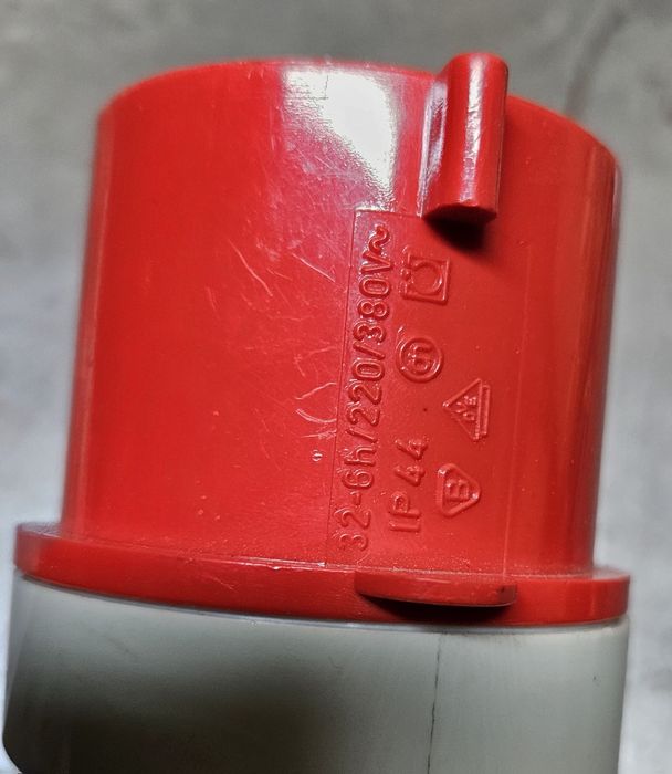 Wtyczka 32    220/380 V