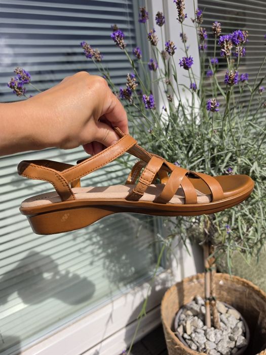 Clarks skóra naturalna 38