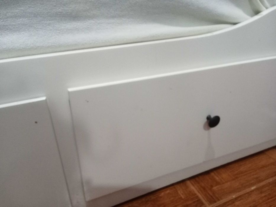 Cama dupla 90 por 2metros  com 3 gavetas para arrumação.