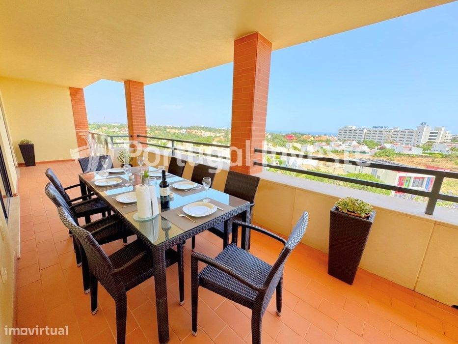 Exclusivo! Magnífica Penthouse T3, com grandes áreas, em condomínio...