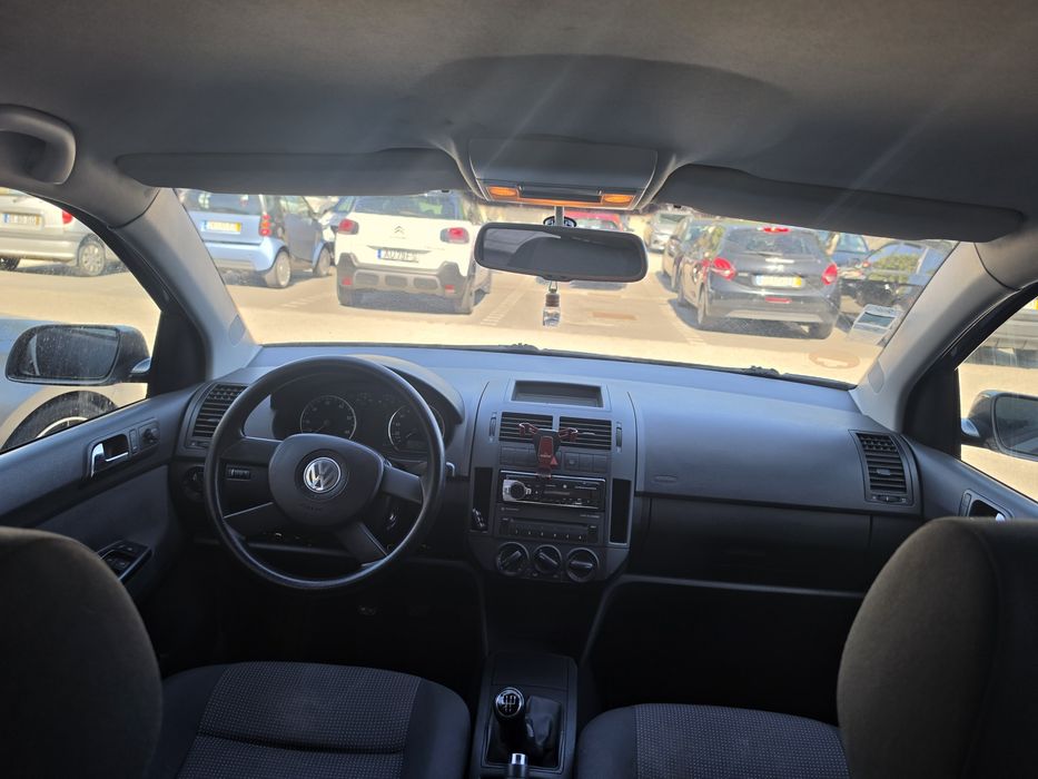 Volkswagen Polo Cinzento | Bem Conservado | Ideal para Uso Diário