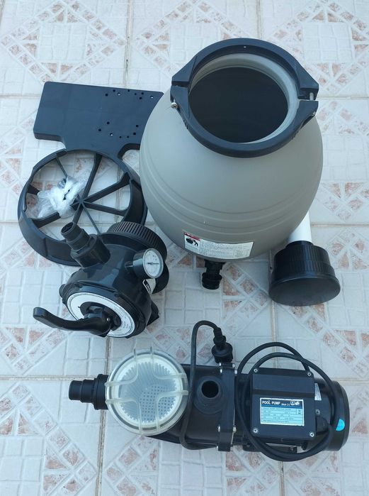 Motor piscina + Cobertura oval 710x475, tudo em bom estado.