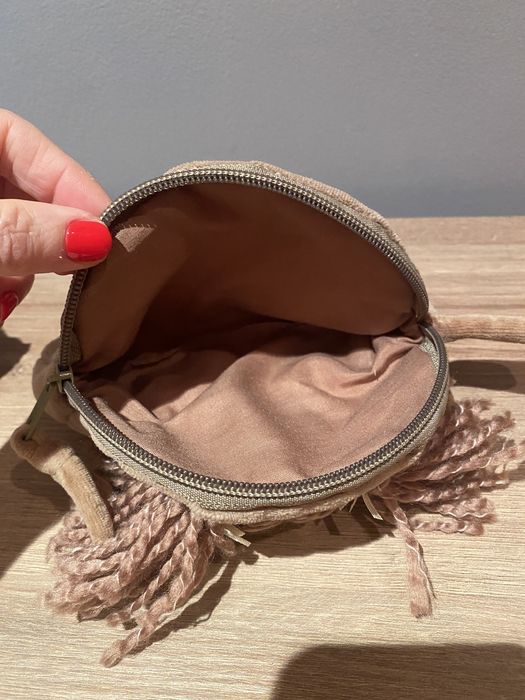 Bolsa para maquilhagem com boneca