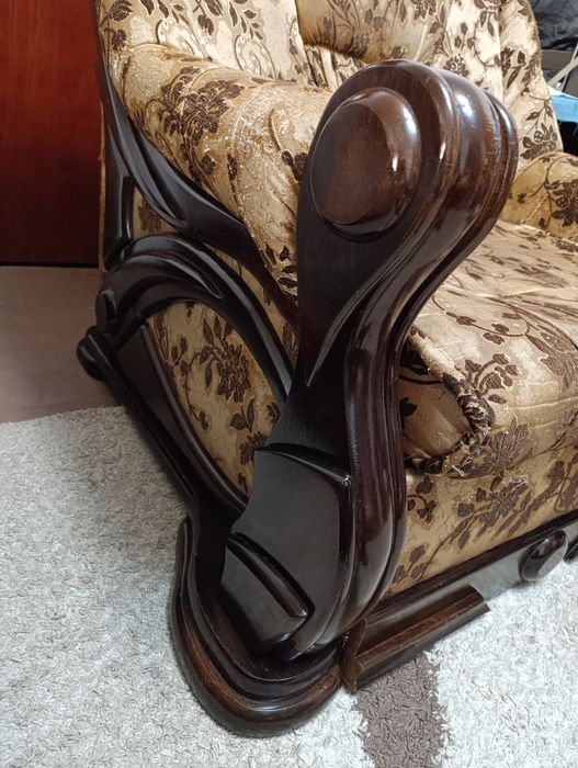 Крісло-ліжко величезне,цікаве.Стан хороший