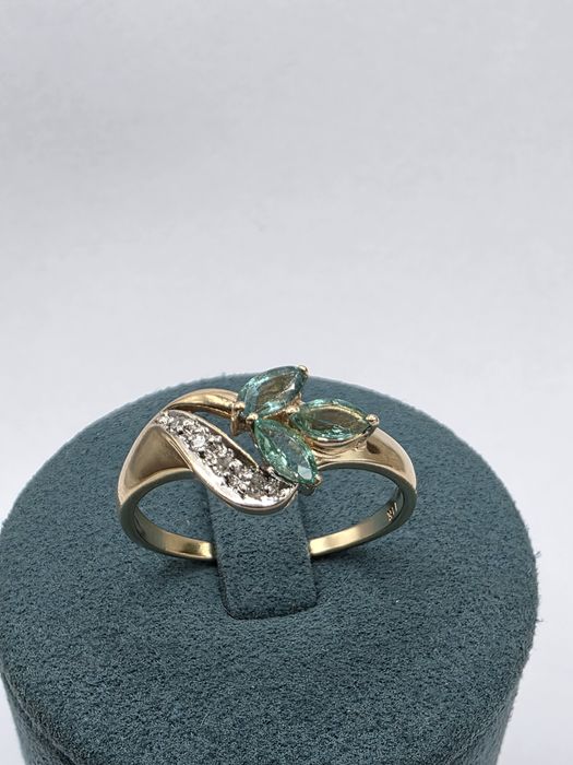 Золота каблучка з діамантами