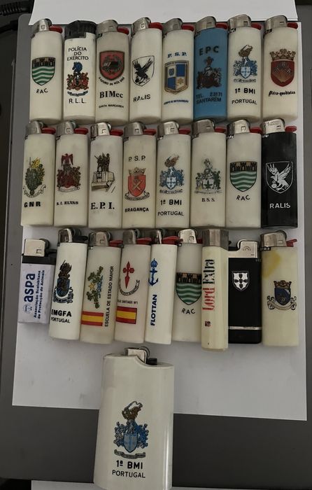 Colecao de 58 isqueiros BIC com brasões de Unidades Militares