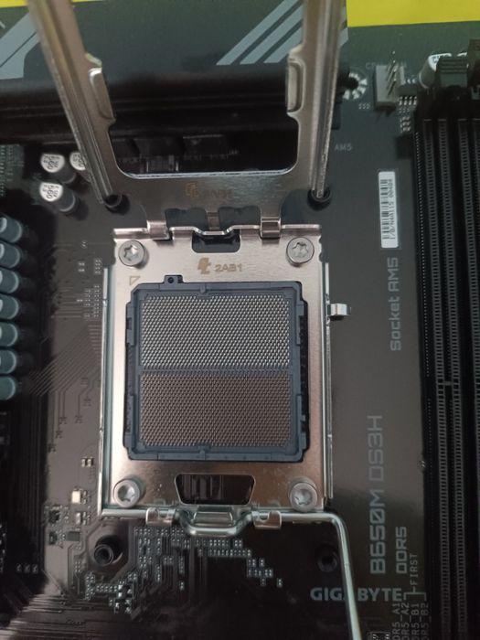 Motherboard Gigabyte B650M DS3H Socket AM5 (DDR5) [Como Nova]