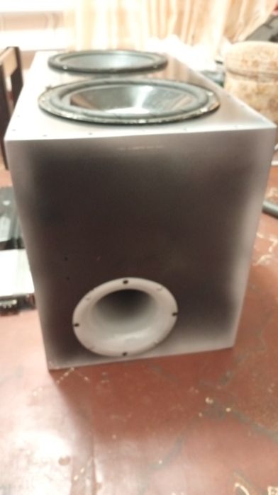 Продам два саба короб и два усилка