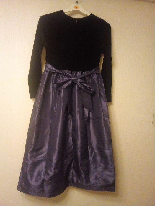 Sukienka dziewczęca 140 cm ze spódnicą z tafty elegancka