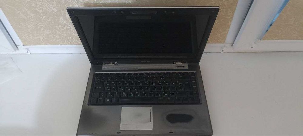 НЕПРАЦЮЮЧИЙ Ноутбук ASUS A8J на запчастини / під ремонт