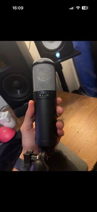 Vendo Microfone Universal Audio LX