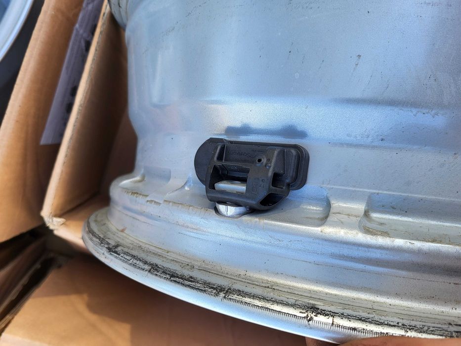 [710] Felgi aluminiowe 16 Cali 5x112 VW Touran Caddy Passat + Czujniki