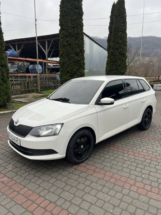 Шкода фабія 2015 рік