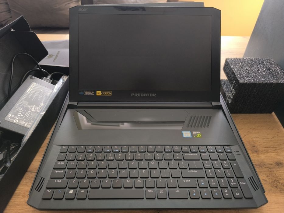Laptop acer predator triton 700