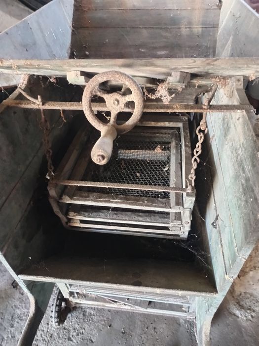 Vende se tarara usada