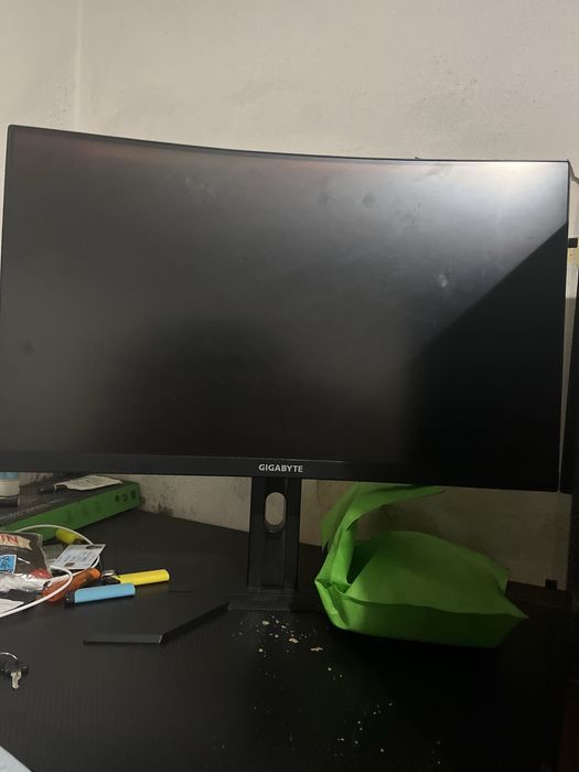 Computador torre com monitor