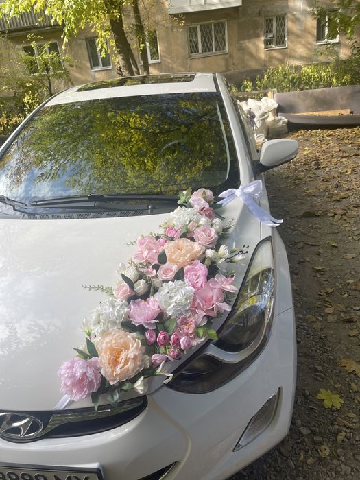 Прикраса на весільне авто