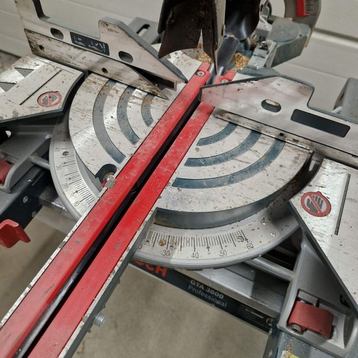 Ukośnica Bosch GCM 8 SJL + stół roboczy