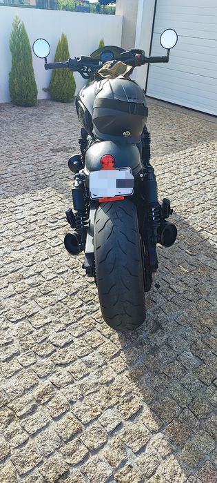 Yamaha XJR 1200.