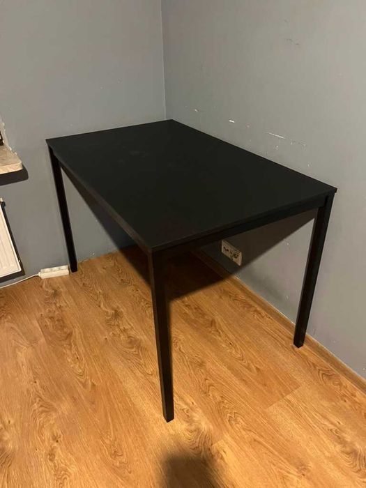Stół 110×67 cm czarny – stabilny, idealny do kuchni lub biura