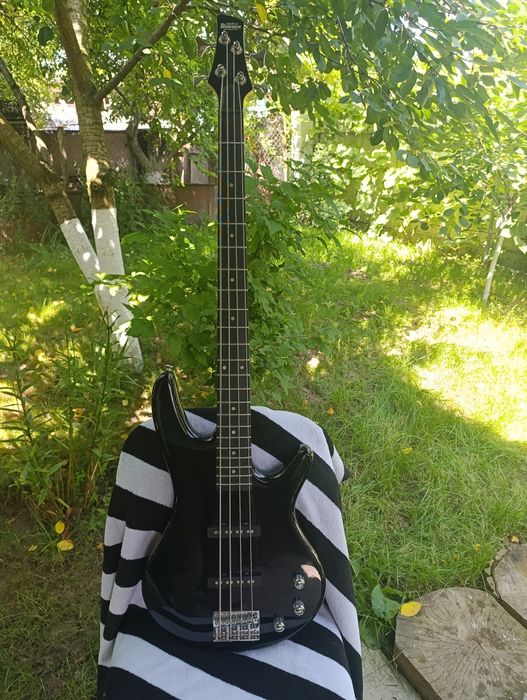 Бас-гітара ibanez 4 струнна.