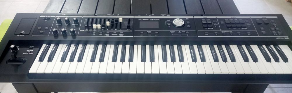 Teclado Roland VR-09-B