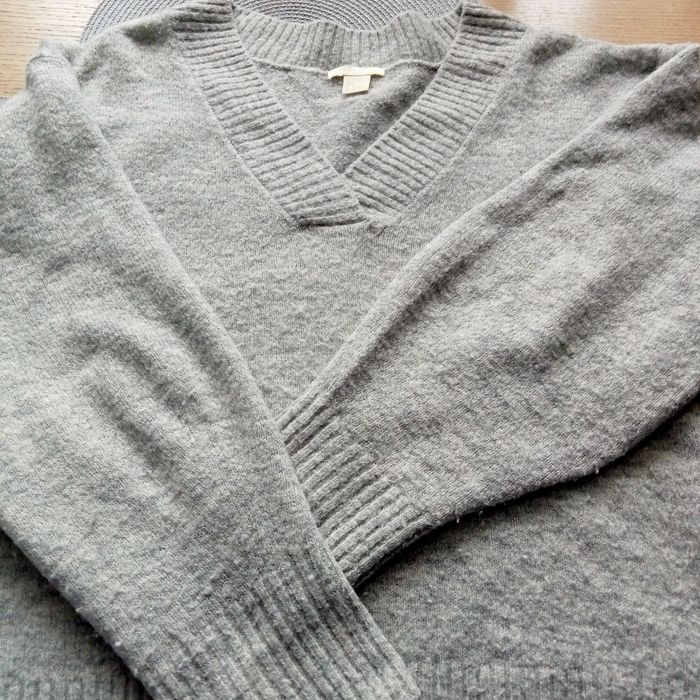 Sweter damski z dekoltem V H&M S