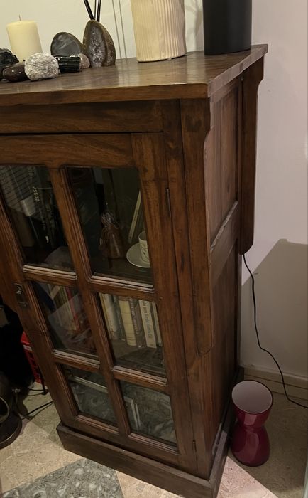 Movel vitrine em madeira