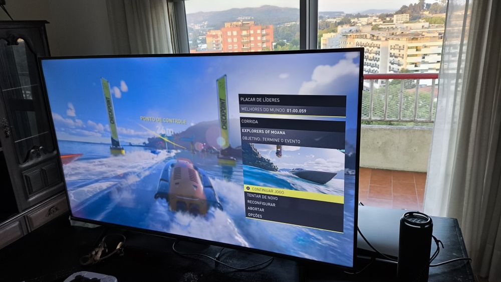 Vendo TV 4K com pouco uso