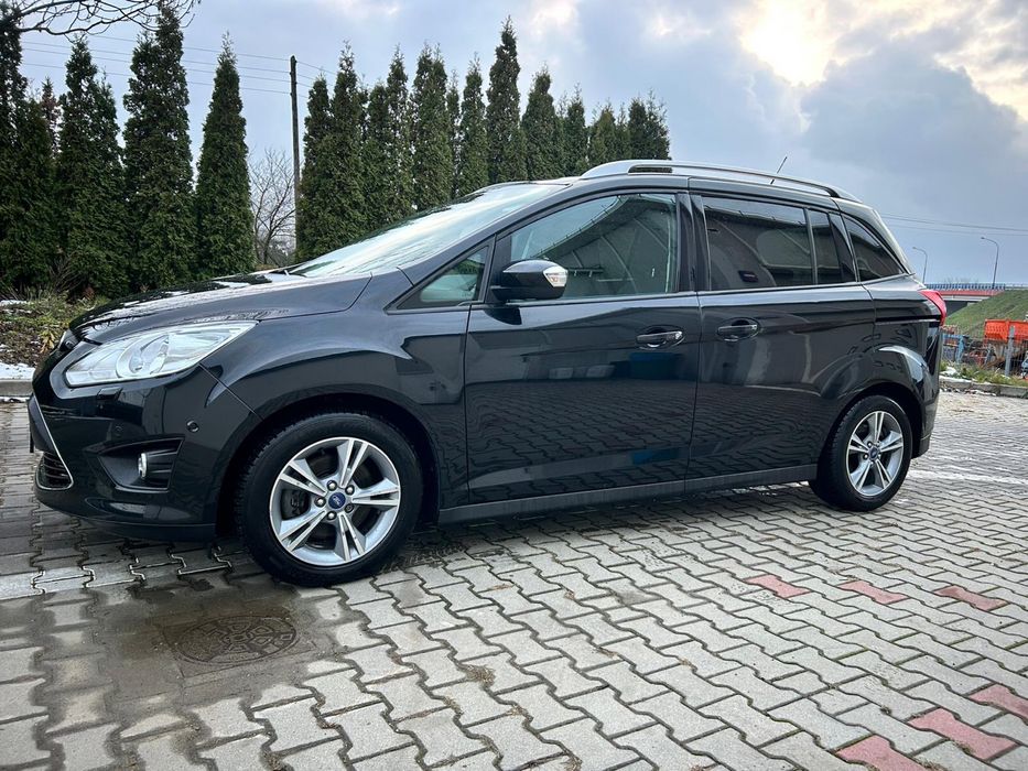 Wynajem samochodu - Ford Grand c-max