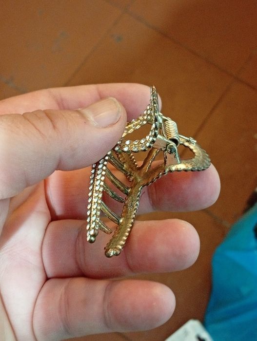 Alfinete Dourado em muito bom estado