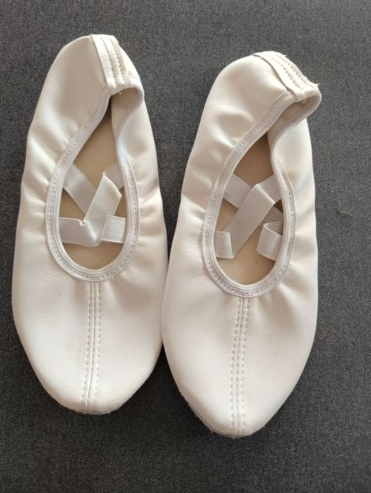 Białe baletki 38
