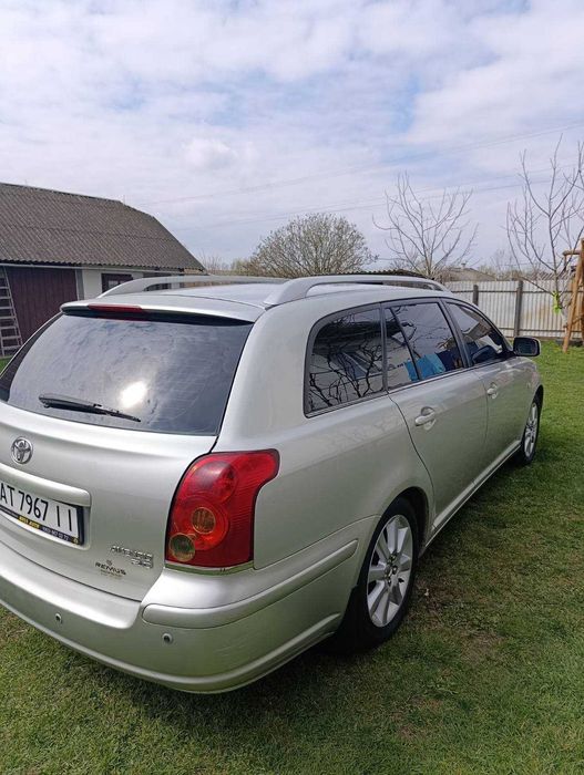 Тойота Авенсіс 2004