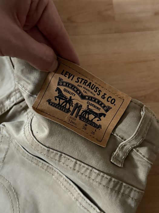 Levis Levi’s klasyczne beżowe spodnie XS