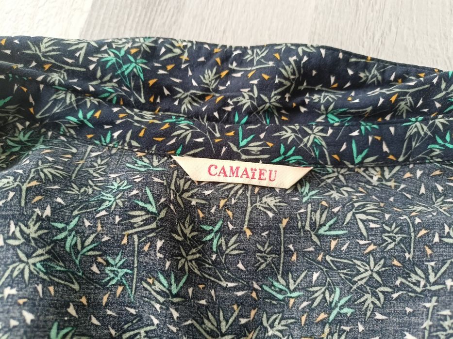 Koszulka damska we wzory z kołnierzykiem Camaieu