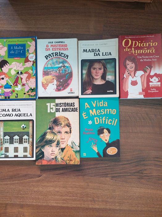 vários livros juvenis