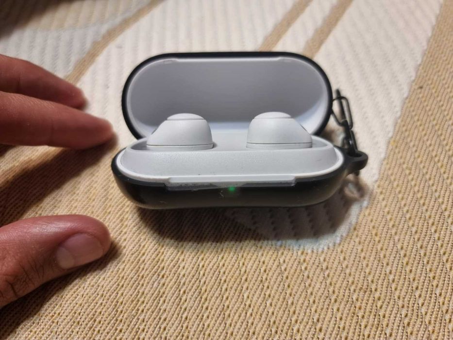 Earbuds Auriculares Wireless WF C700N com protecão preta e em estado novo!