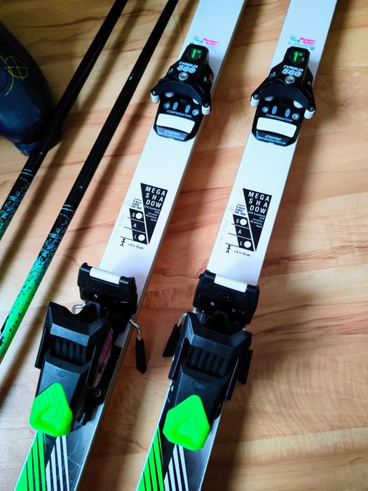 Narty z kijami i butami