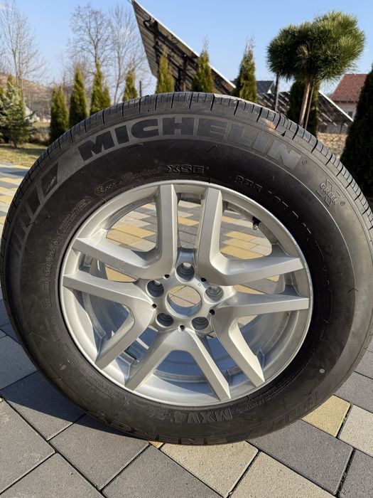 MICHELIN 235/65 R17